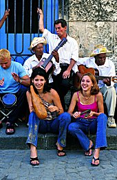 Muzikant in Cuba met Toeristen