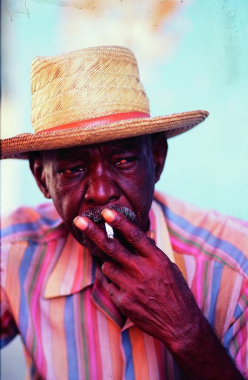 Cuba op Eigen Initiatief - Rondreis met Huurauto - Rokende Cubaan