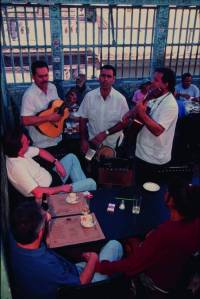 Cuba voor Gezinnen - Muzikaal Trio - Gitaren